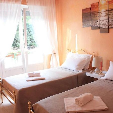Apartment At Colosseo With Terrace Overlooking The Garden By Lyon Rom Exterior foto