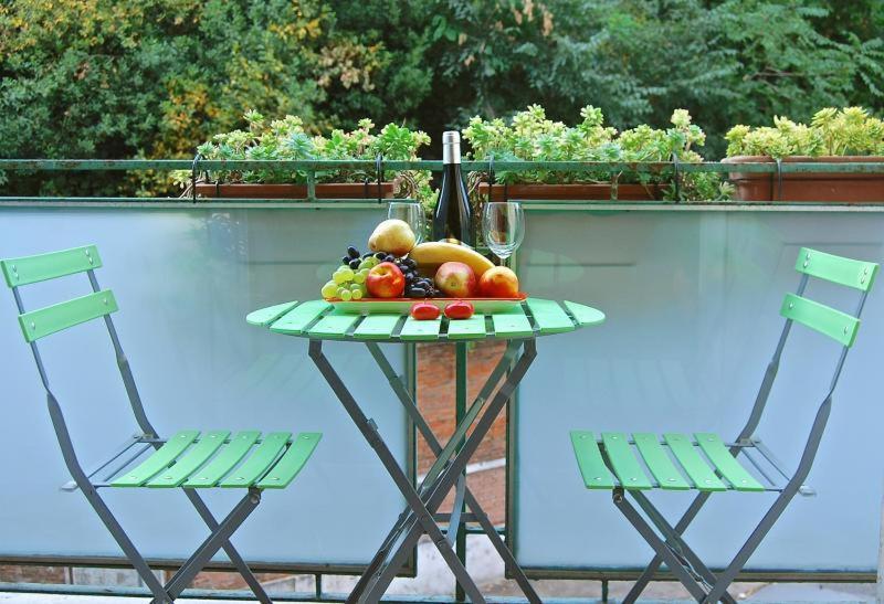 Apartment At Colosseo With Terrace Overlooking The Garden By Lyon Rom Exterior foto